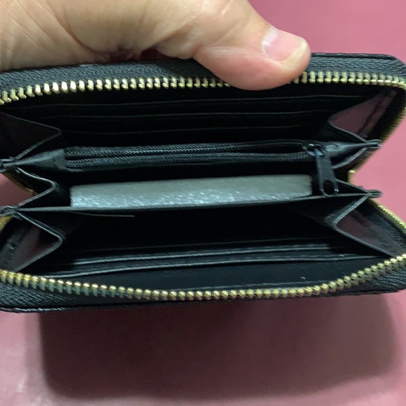 Black Shiny Faux Leather Pleated Wallet (6x1x4 in) - Picture 5 of 12